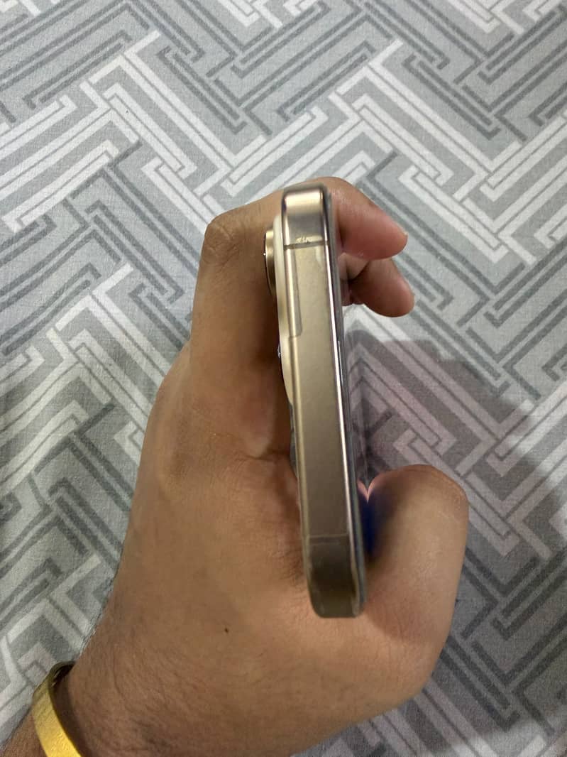 Apple iPhone 16 Pro Max 8
