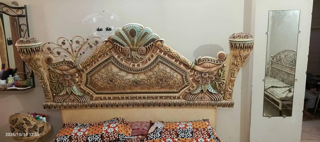 Bed & almari 1