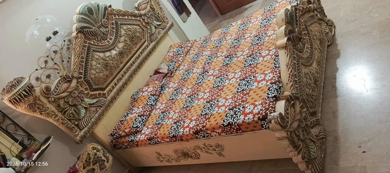 Bed & almari 2