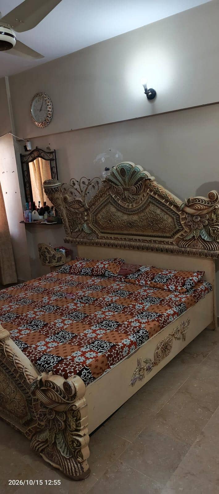 Bed & almari 6