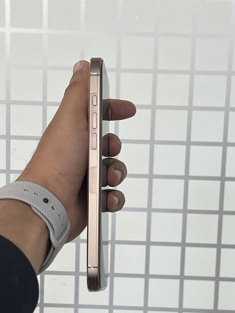 Apple iPhone 16 Pro Max 2