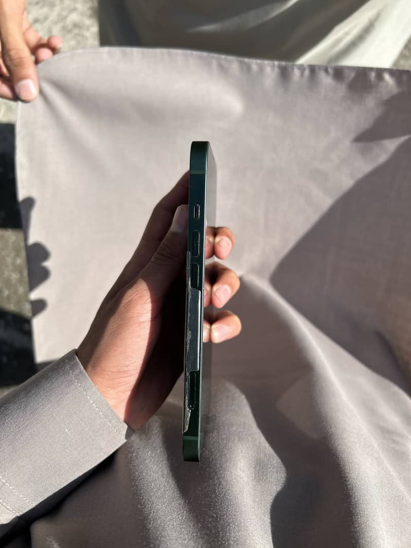 Apple iPhone 13 1
