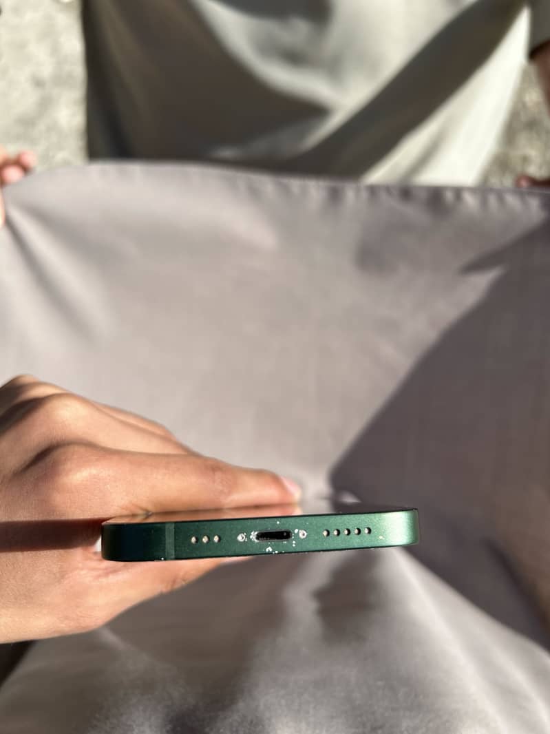 Apple iPhone 13 2