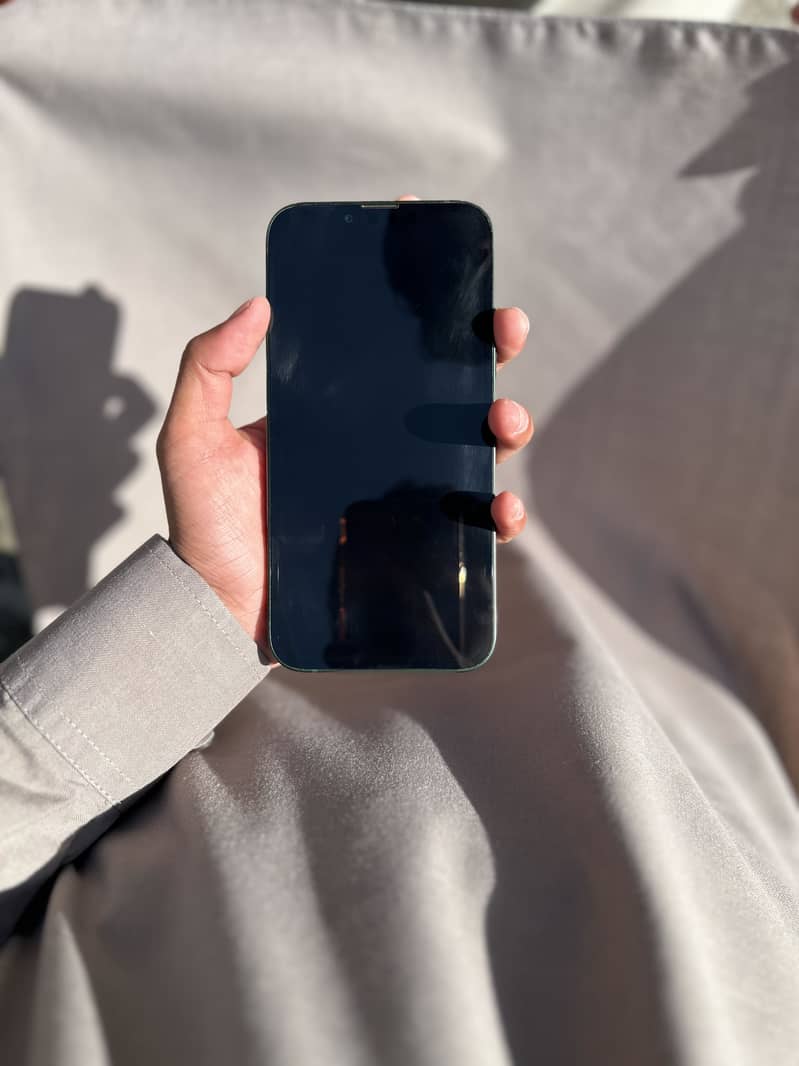 Apple iPhone 13 4