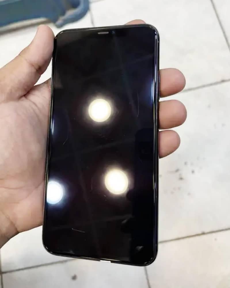 Apple iPhone 11 Pro Max 4