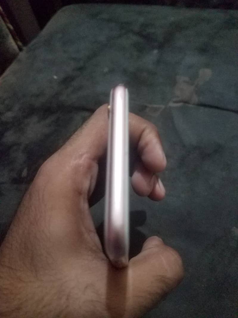 Apple iPhone 6S 4