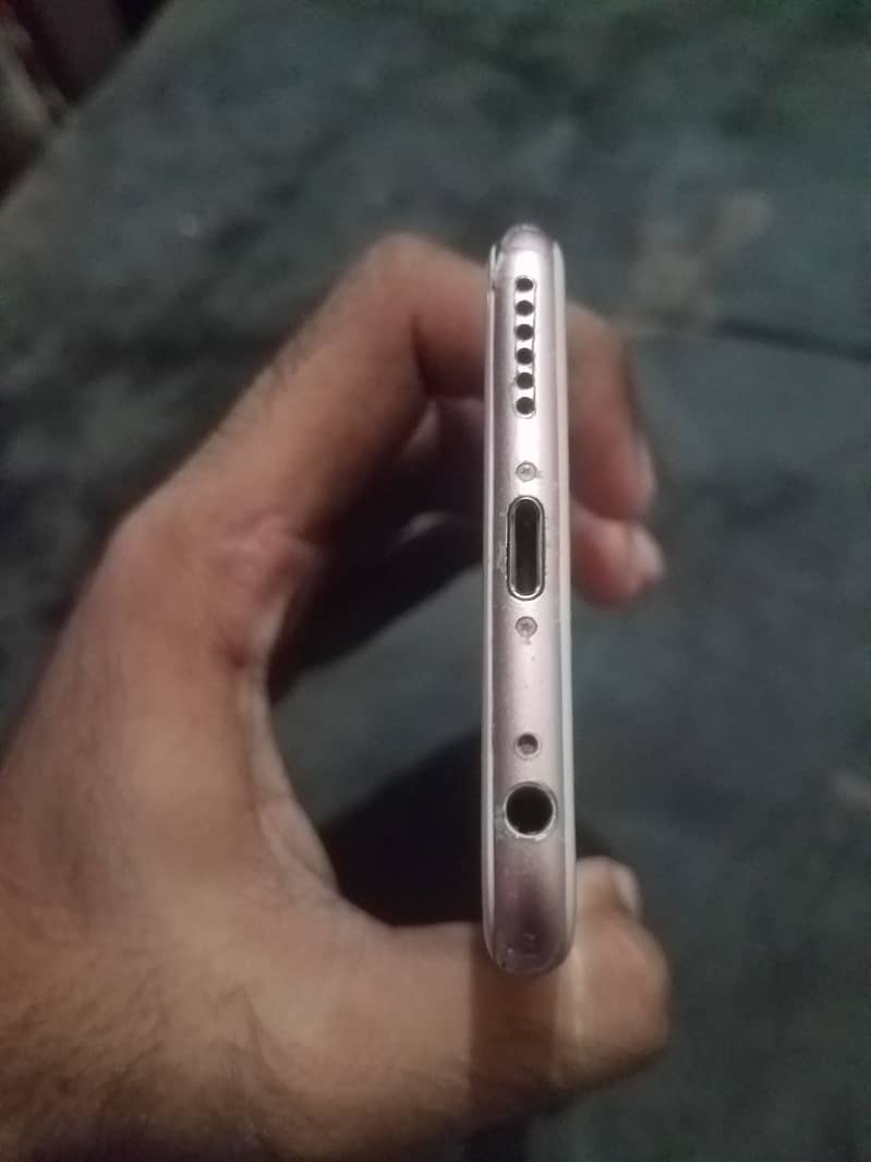 Apple iPhone 6S 8