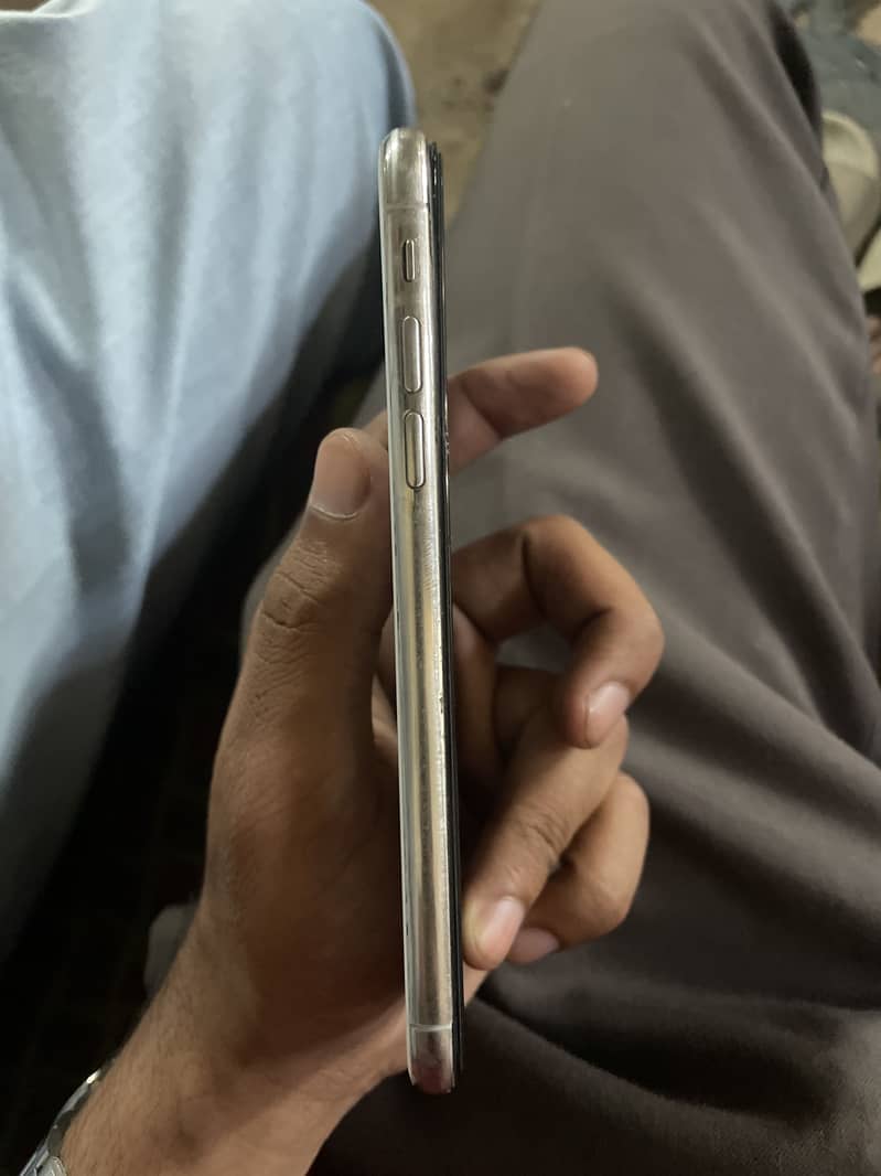 Apple iPhone X 3