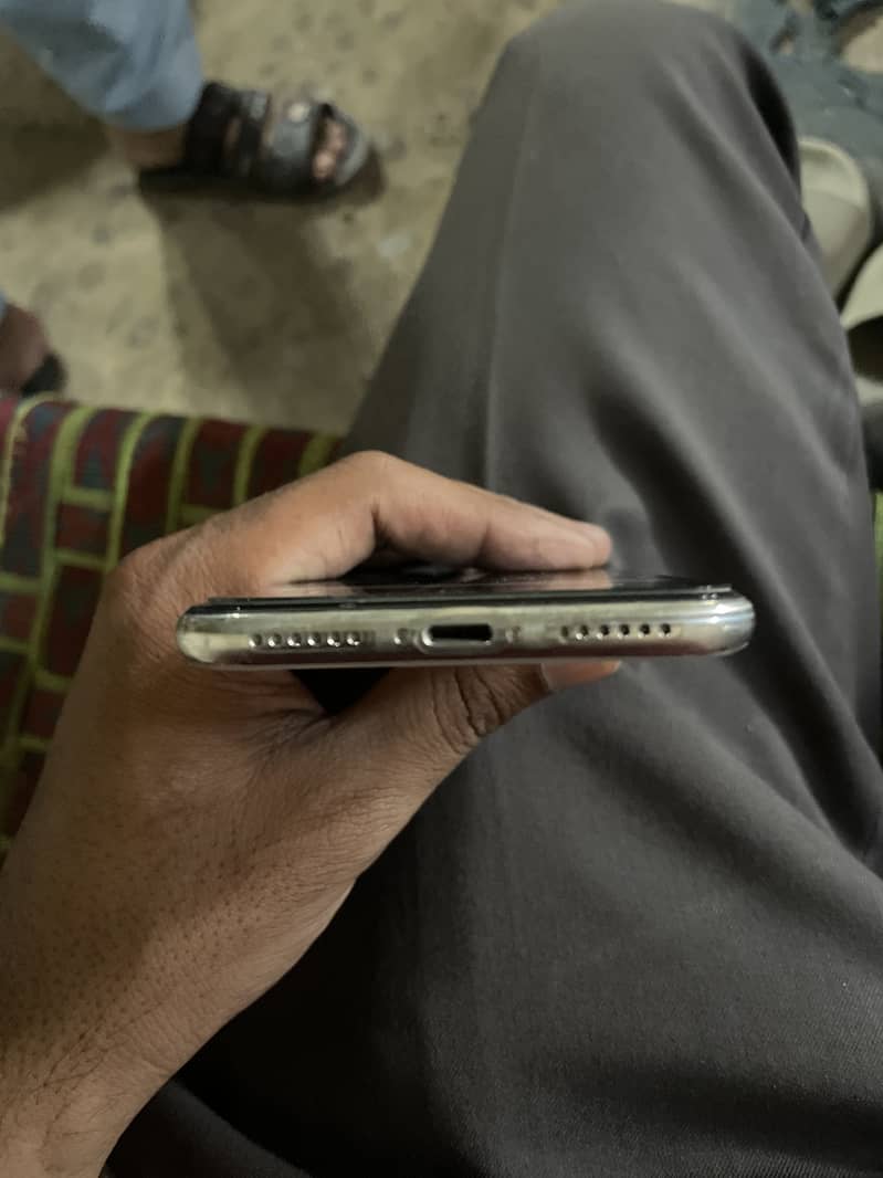 Apple iPhone X 5
