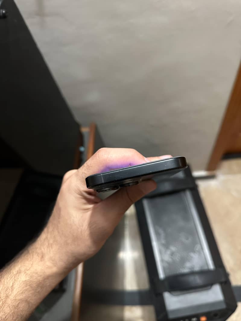 Apple iPhone 16 Pro Max 2