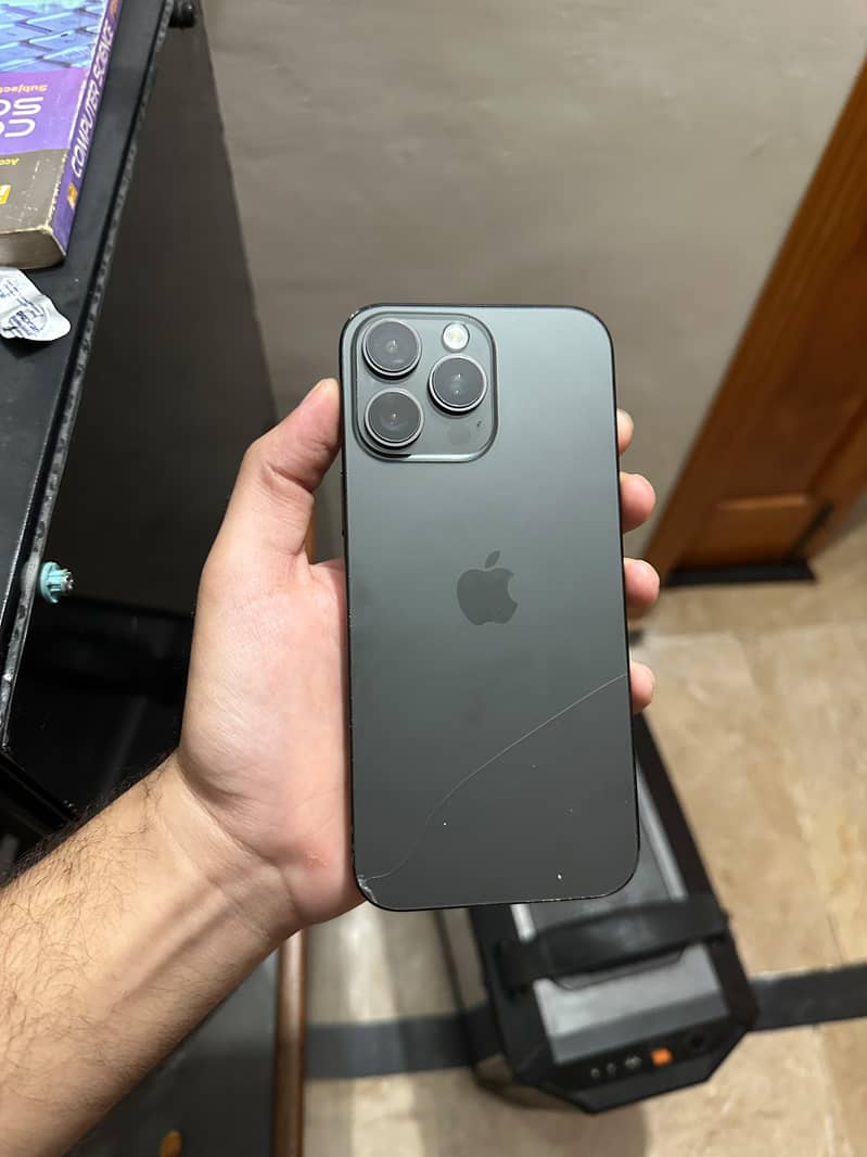 Apple iPhone 16 Pro Max 3