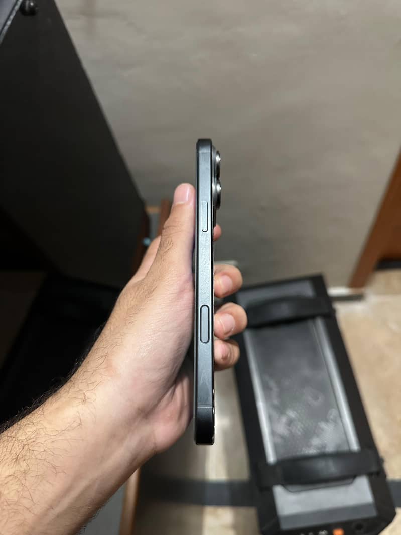 Apple iPhone 16 Pro Max 5