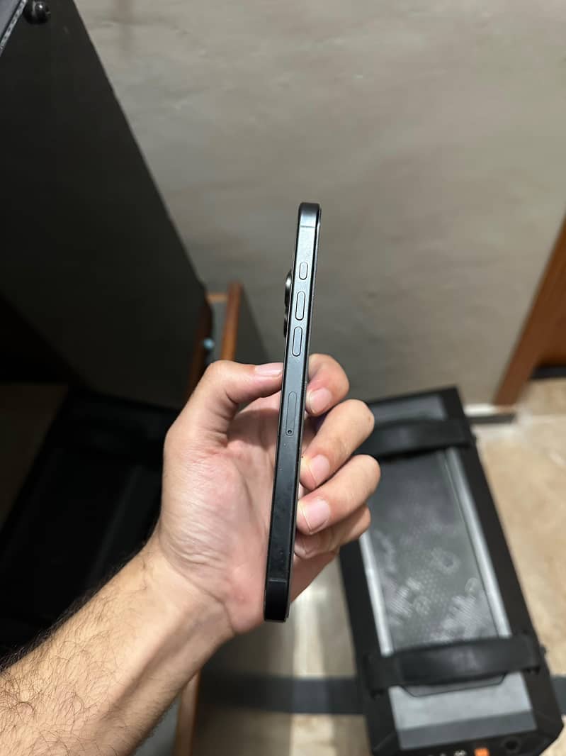 Apple iPhone 16 Pro Max 6