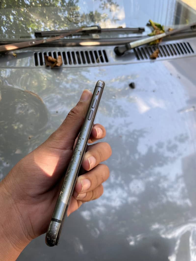Apple iPhone 11 3
