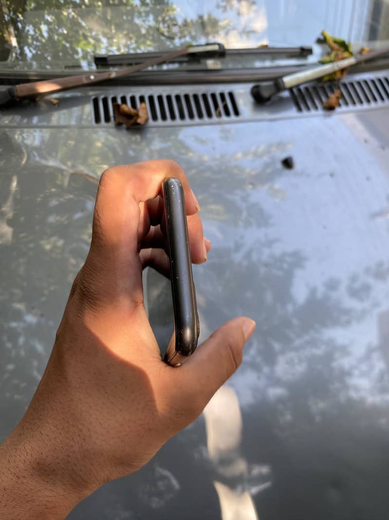 Apple iPhone 11 4