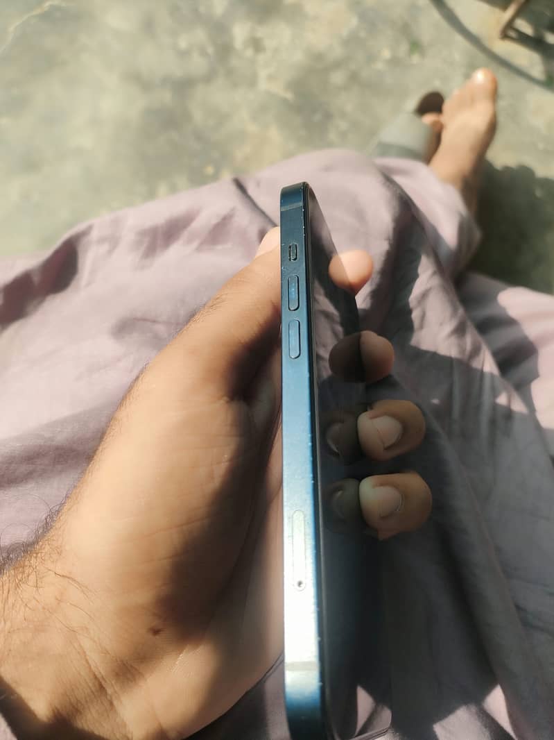 Apple iPhone 13 0
