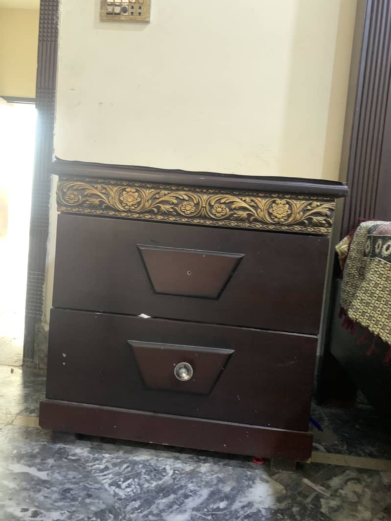 King sized bed/matress/ Dressing table 1