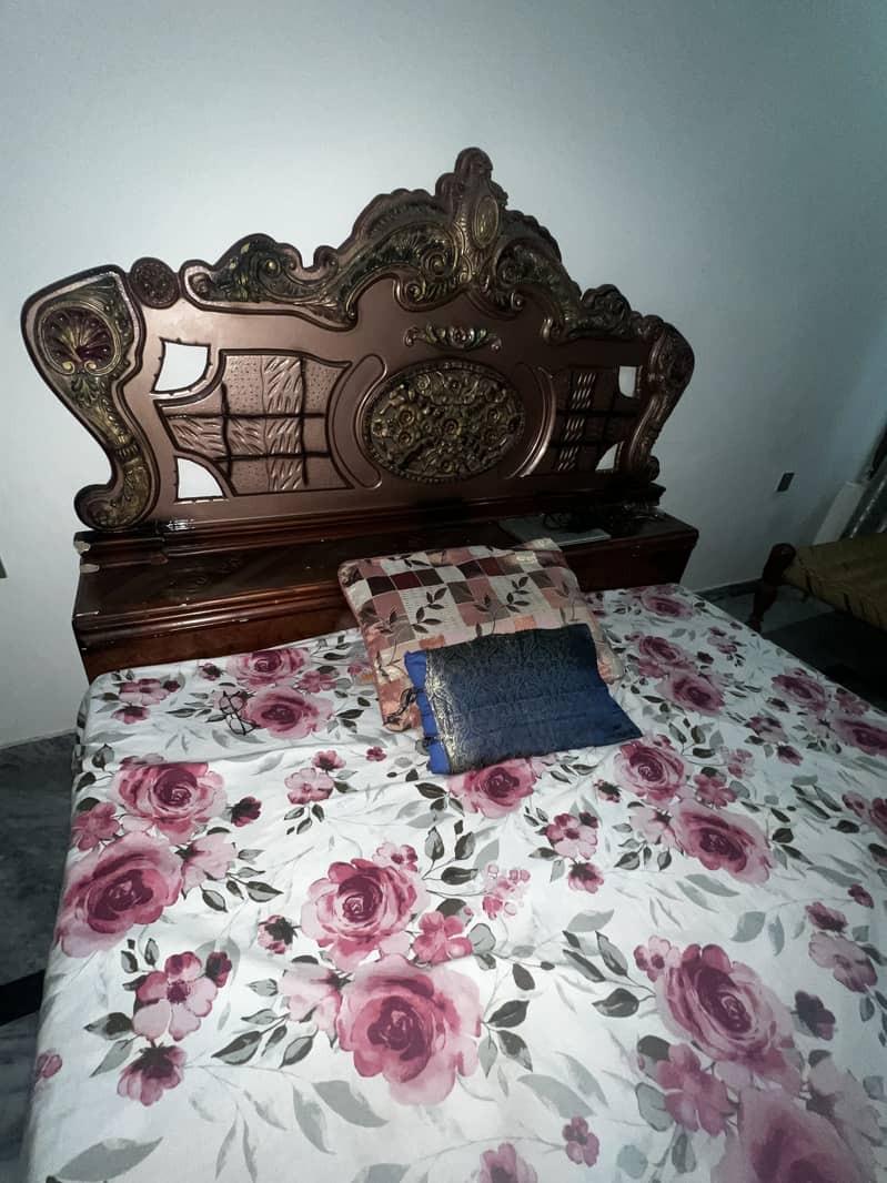 king size bed 0