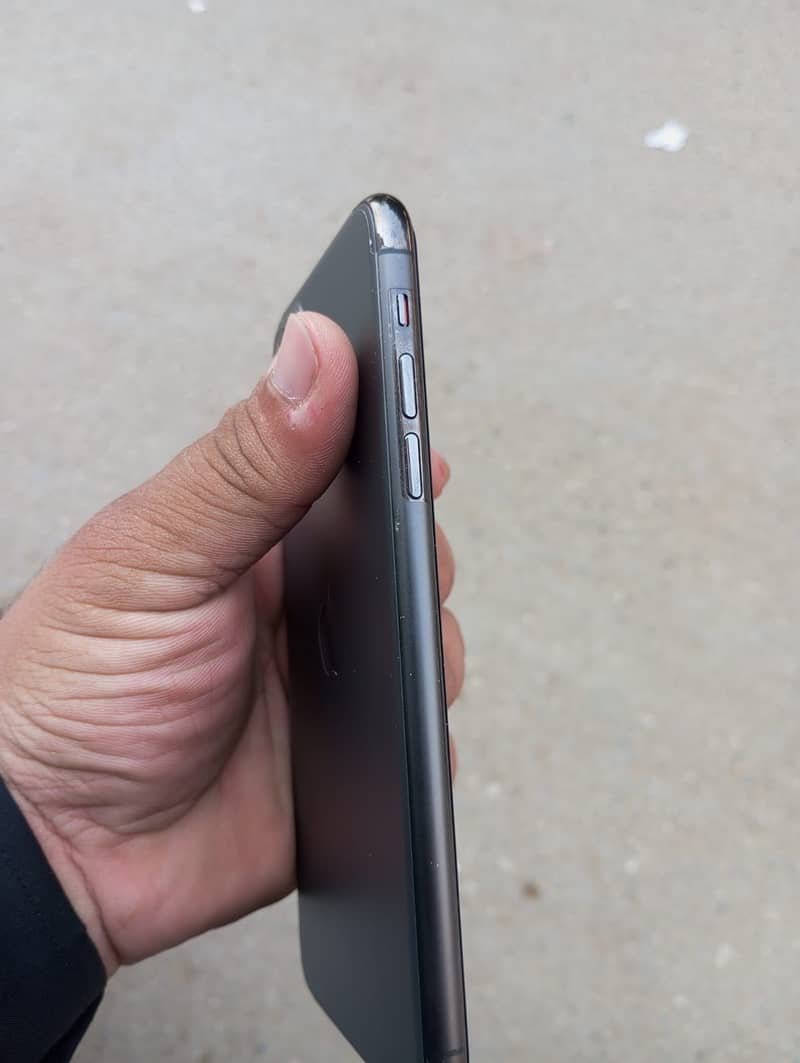 Apple iPhone 11 Pro Max 6
