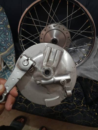 honda 125 Origanal complete front Wheel bari Hub 03224596230