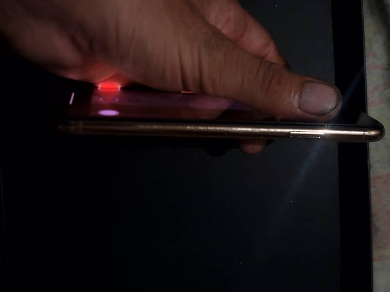 Apple iPhone XS Max 3
