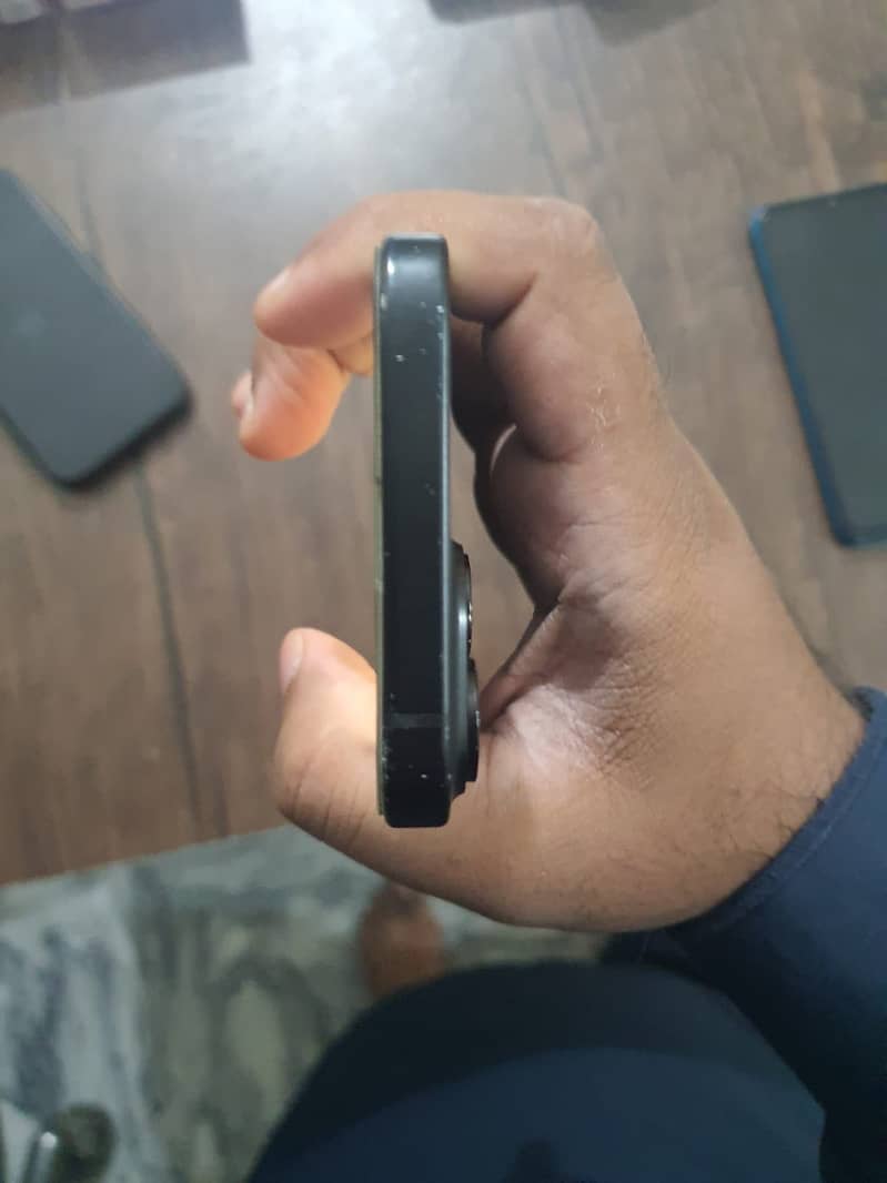 Apple iPhone 15 4