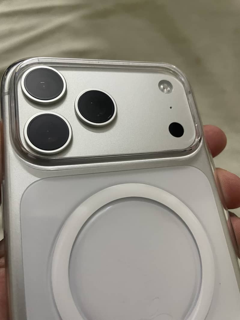 Apple iPhone 17 Pro Max 9