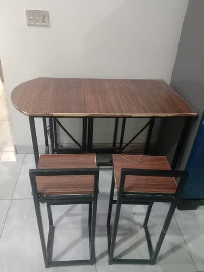 Kids dinning table with 4 stools