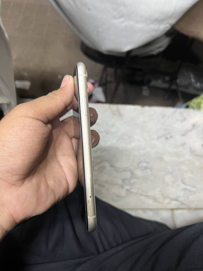 Apple iPhone 11 0