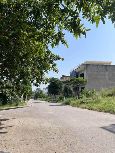D17/2 MVHS 14 Marla good location plot available for sale
