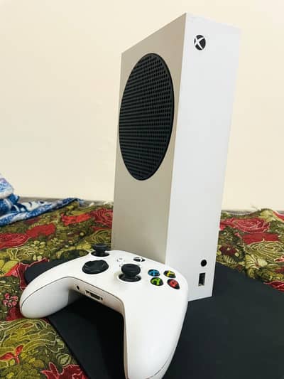 Xbox Series S For Sale – 10/10 Condition