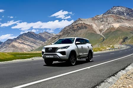 Toyota Fortuner  Available for Rent with Driver – Lahore