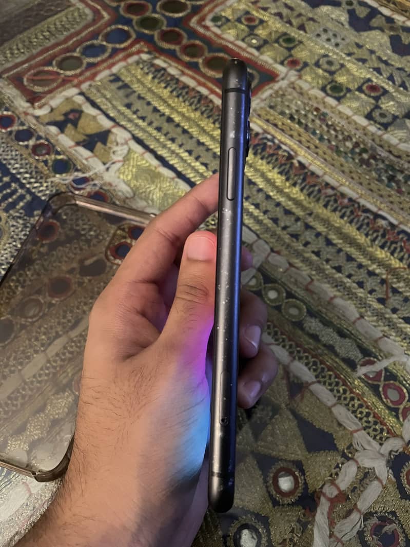 Apple iPhone 11 3