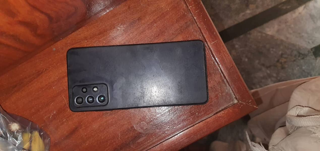 Samsung Mobile A72 1