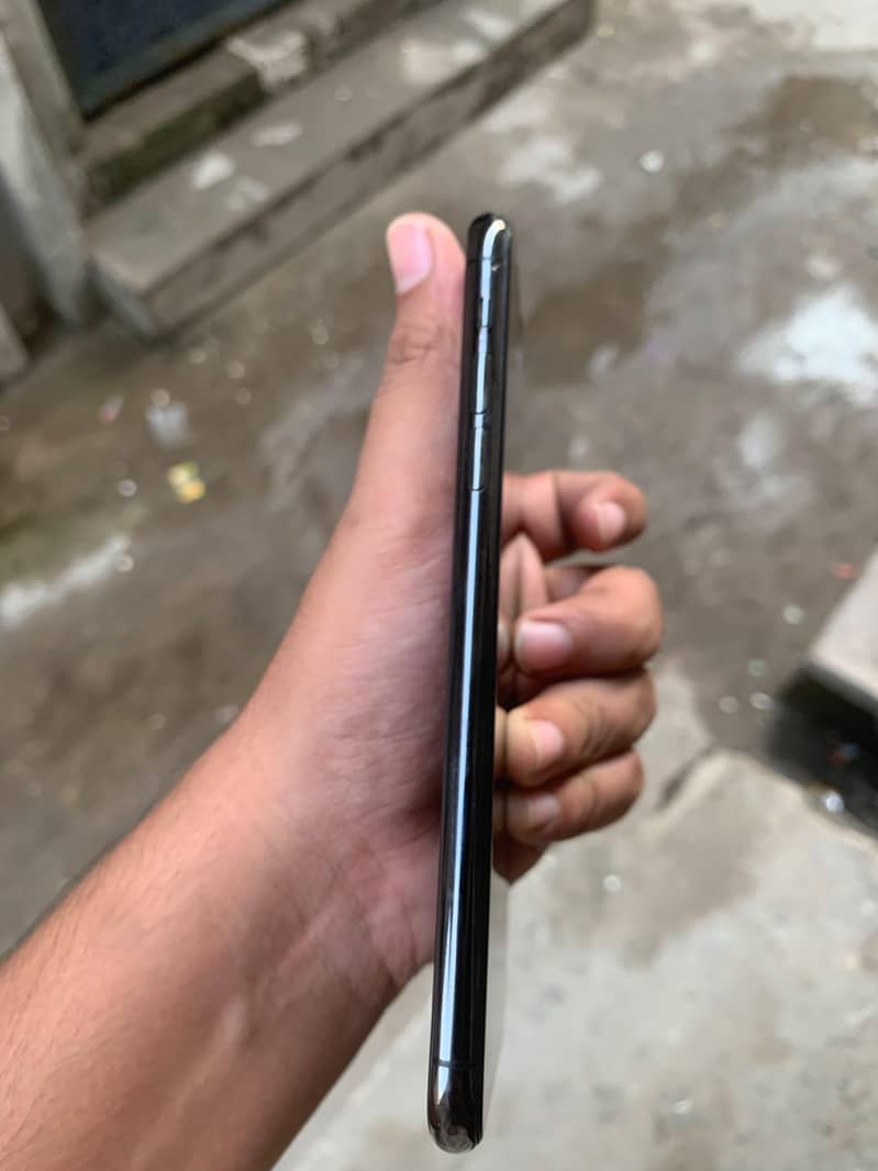 Apple iPhone 11 Pro Max 1