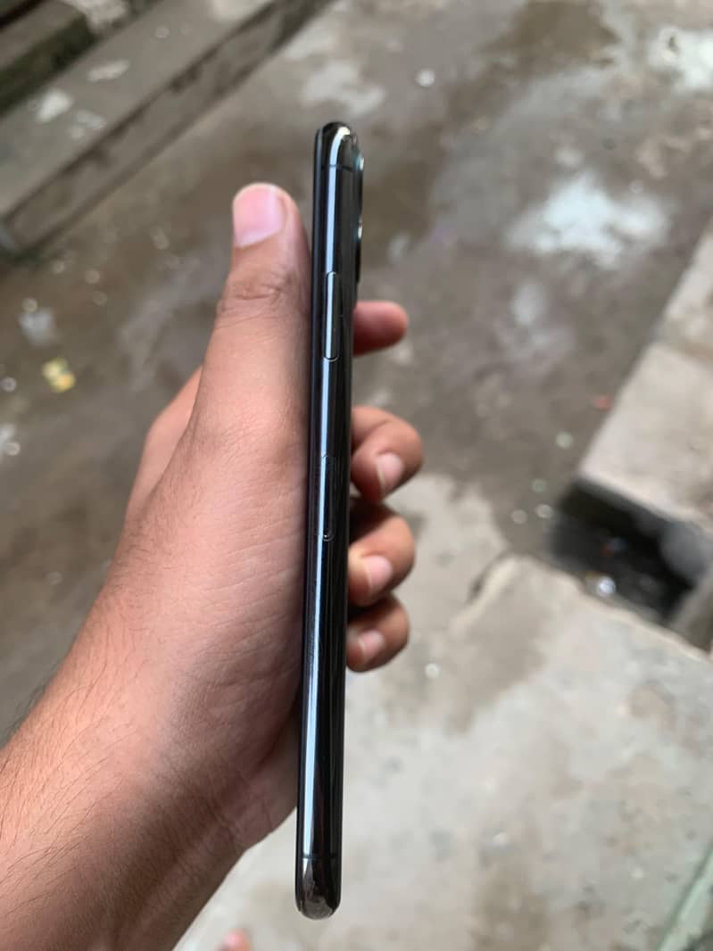 Apple iPhone 11 Pro Max 3