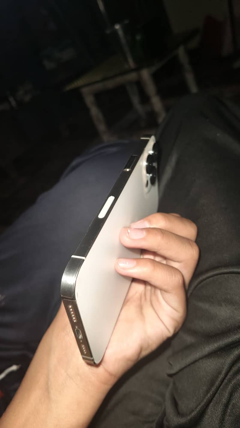 Apple iPhone 12 Pro Max 4
