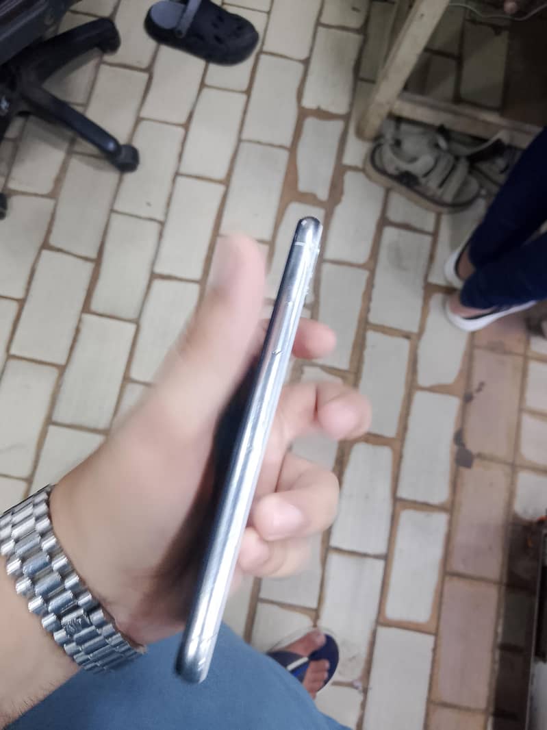 Apple iPhone X 3
