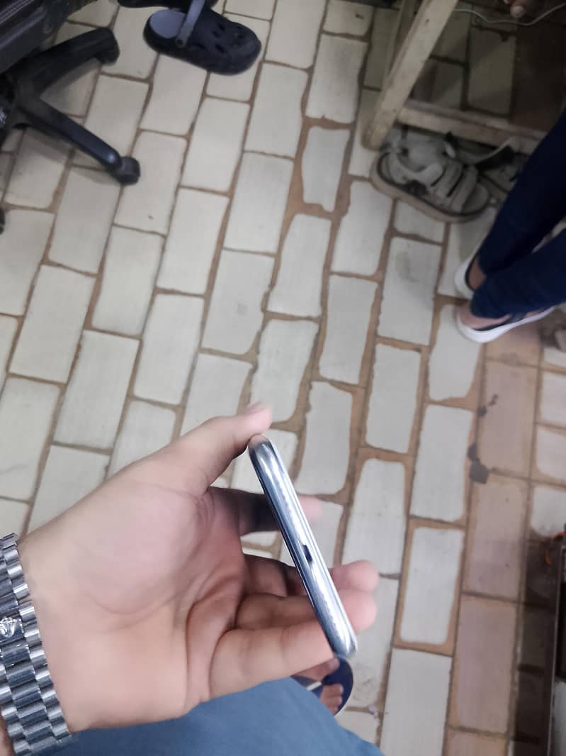 Apple iPhone X 4