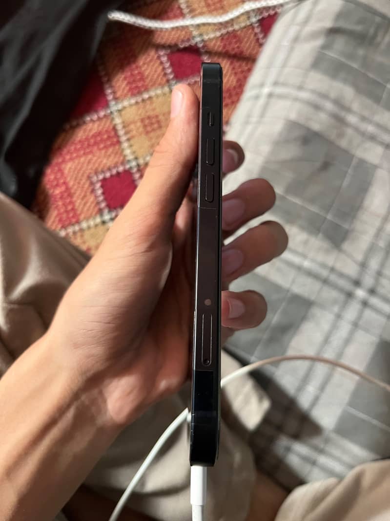 Apple iPhone 13 2