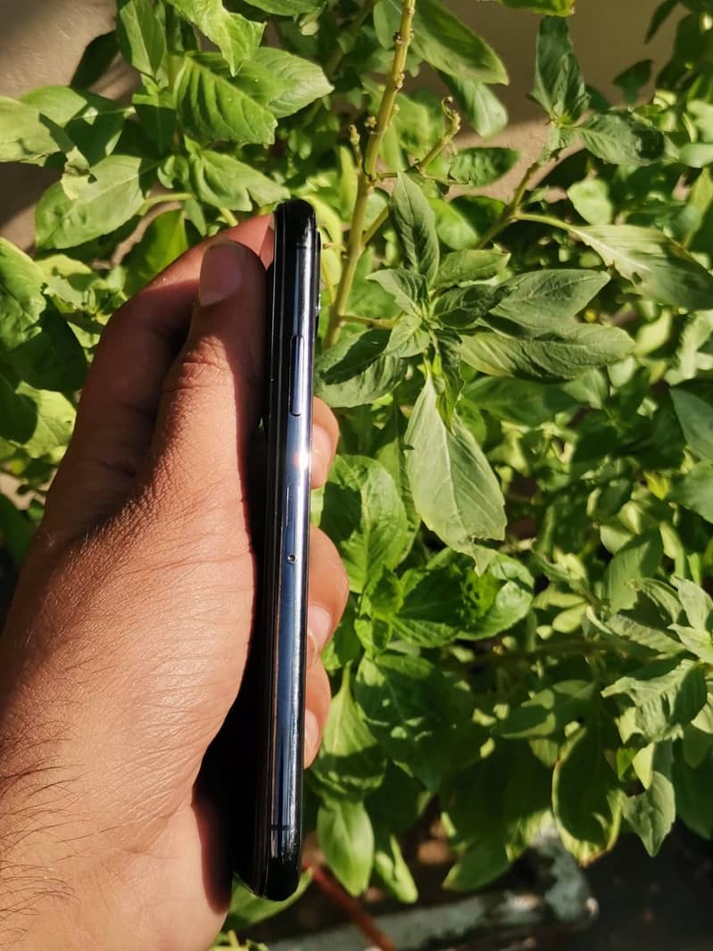 Apple iPhone X 3