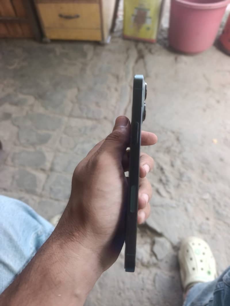 Apple iPhone 13 Pro Max 3