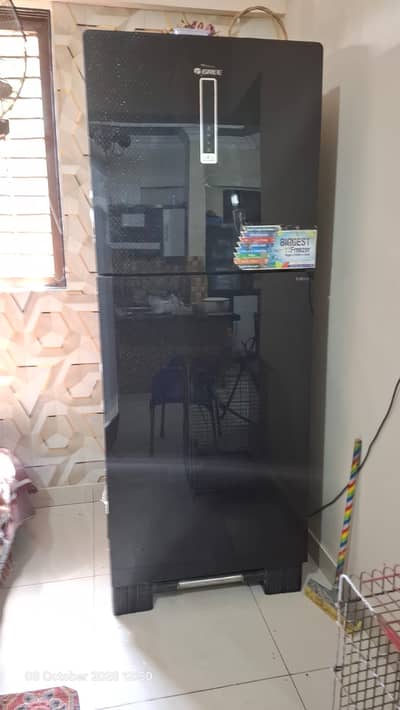 Gree refrigerator 2 years used large size