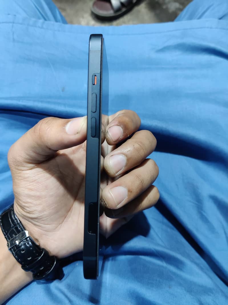 Apple iPhone 13 4