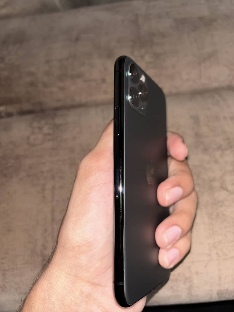 Apple iPhone 11 Pro 2