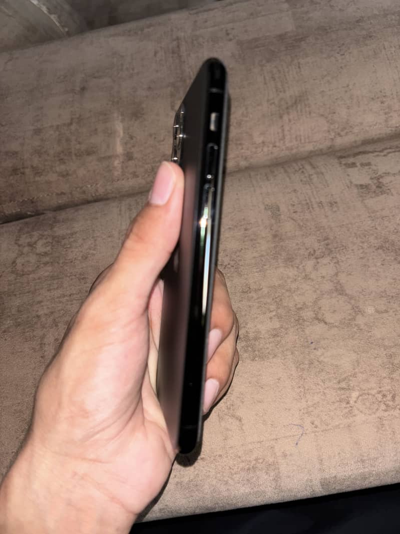 Apple iPhone 11 Pro 6
