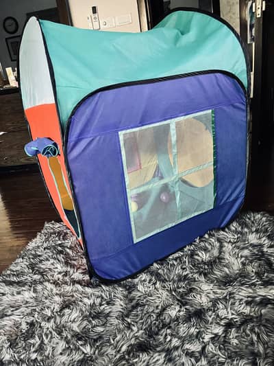 BRAND NEW KIDS TENT WITH BALLS