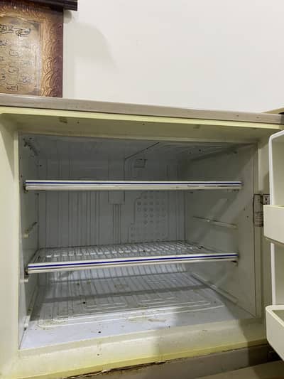 Aoa dawlance fridge hai