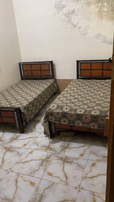 Girls hostel Room available for rent in chandi chock Punjab food