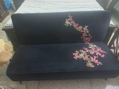 Beautiful antique 4 seater sofa set with 3D embroidery